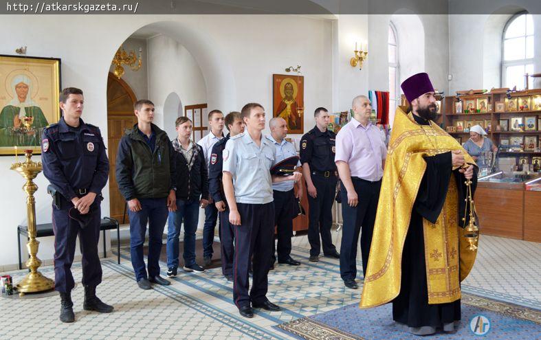 Аткарские стражи порядка приняли участие в молебне в честь 300-летия российской полиции.