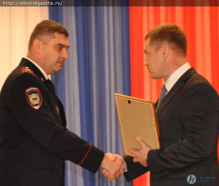 Аткарских полицейских наградили медалями за отличие в службе (ФОТО)