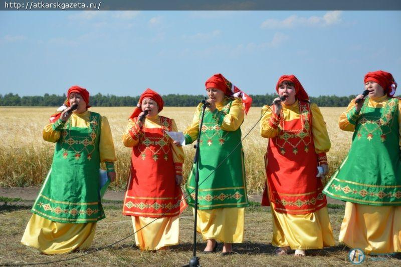 Аткарский район отметил праздник первого снопа (ФОТО)