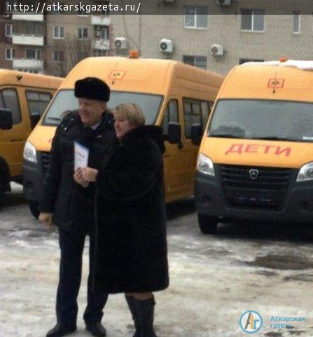 Аткарский район получил "скорую помощь" и школьный автобус