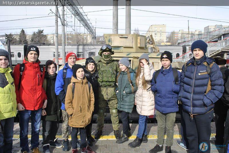 Аткарской молодежи продемонстрировали трофейное оружие сирийских боевиков