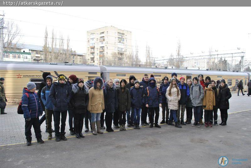 Аткарской молодежи продемонстрировали трофейное оружие сирийских боевиков