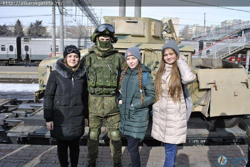 Аткарской молодежи продемонстрировали трофейное оружие сирийских боевиков