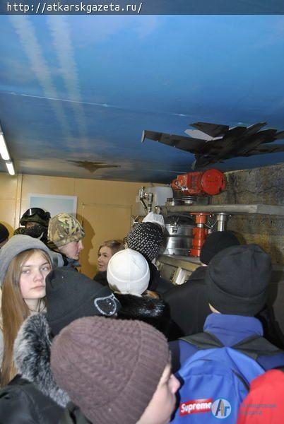 Аткарской молодежи продемонстрировали трофейное оружие сирийских боевиков