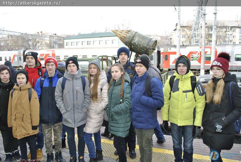 Аткарской молодежи продемонстрировали трофейное оружие сирийских боевиков