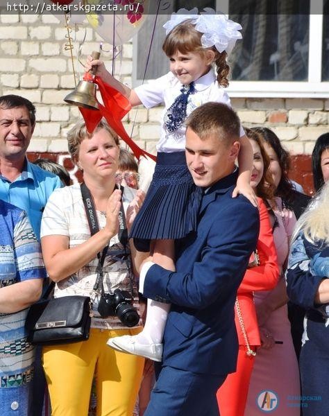Японский колокольчик известил учеников школы №9 о начале учебного года