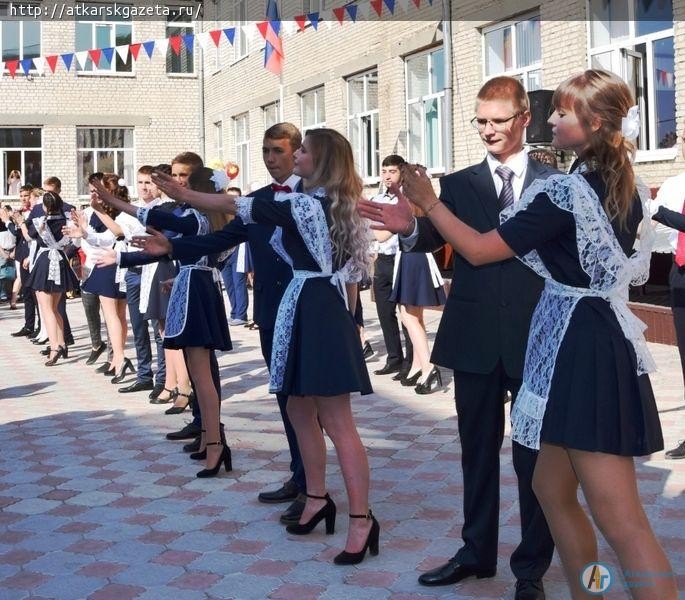 Японский колокольчик известил учеников школы №9 о начале учебного года