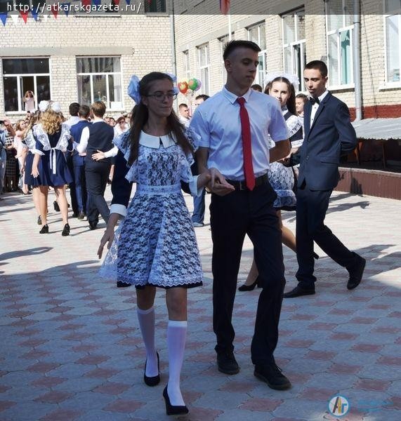 Японский колокольчик известил учеников школы №9 о начале учебного года