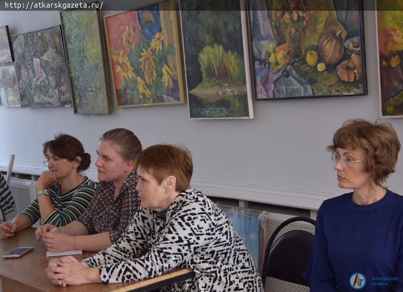 Юные аткарские художники защищают дипломные работы