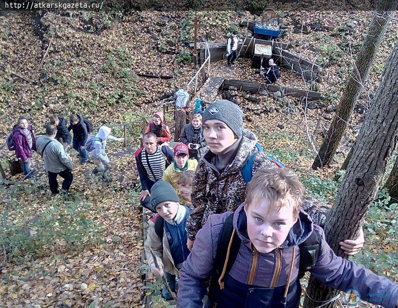 Юные туристы совершили путешствие к Моленному роднику и катались верхом на лошадях (ФОТО)