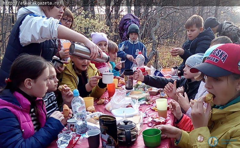 Юные туристы совершили путешствие к Моленному роднику и катались верхом на лошадях (ФОТО)