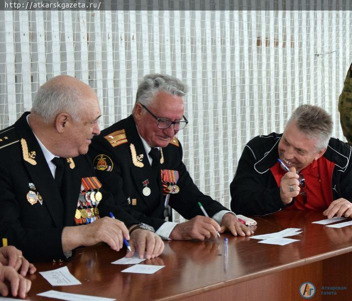 Юным участникам районного смотра строя и песни аплодировали ветераны (ФОТО)