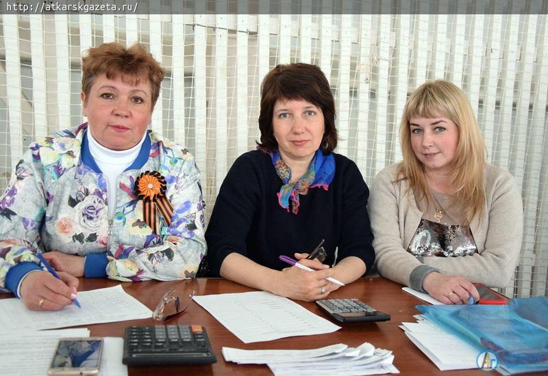 Юным участникам районного смотра строя и песни аплодировали ветераны (ФОТО)