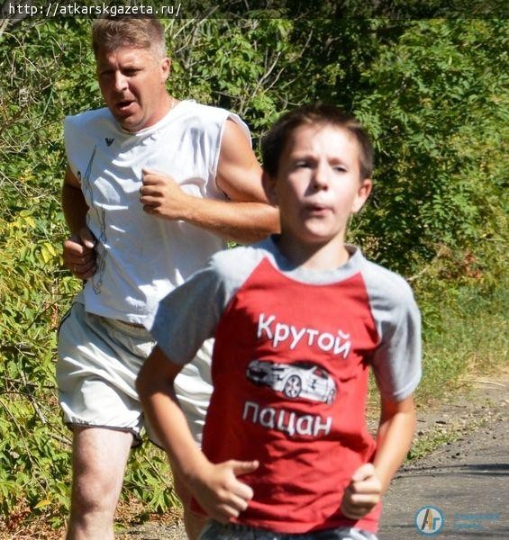 "Милю здоровья" на Аткарском марафоне пробежал двухлетний участник