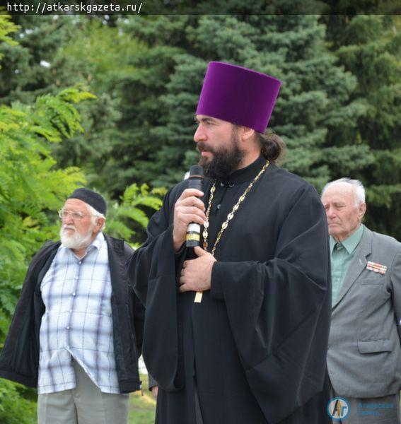 Минутой молчания почтили память погибших в Беслане ученики аткарских школ (ФОТО)