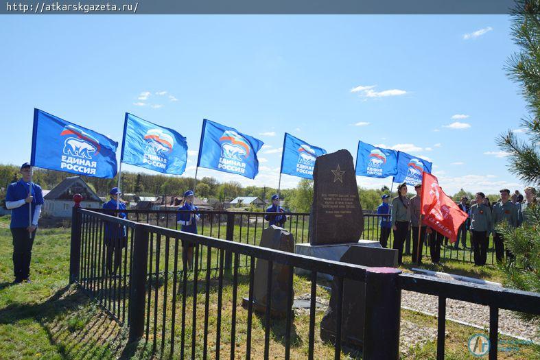 Митинг памяти прошел у братской могилы Аткарского некрополя (ФОТО)