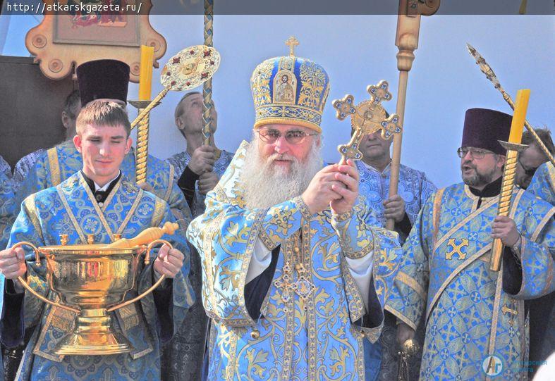 Митрополит Лонгин отслужил литургию в Ершовском храме (ФОТО)