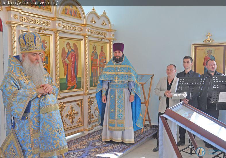 Митрополит Лонгин отслужил литургию в Ершовском храме (ФОТО)