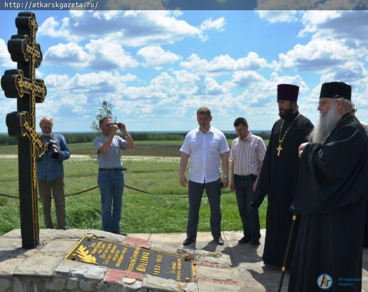 Митрополит ЛОНГИН посетил склеп Юрьевичей в селе Старая Лопуховка (ФОТО)