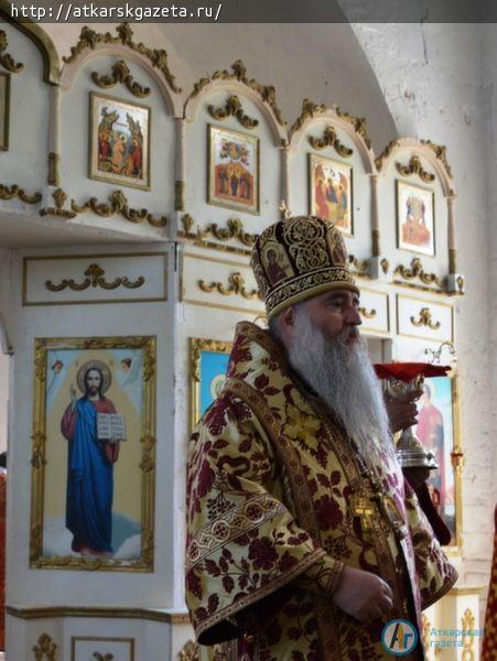 Митрополит ЛОНГИН посетил склеп Юрьевичей в селе Старая Лопуховка (ФОТО)