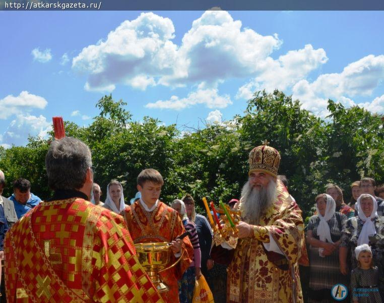 Митрополит ЛОНГИН посетил склеп Юрьевичей в селе Старая Лопуховка (ФОТО)