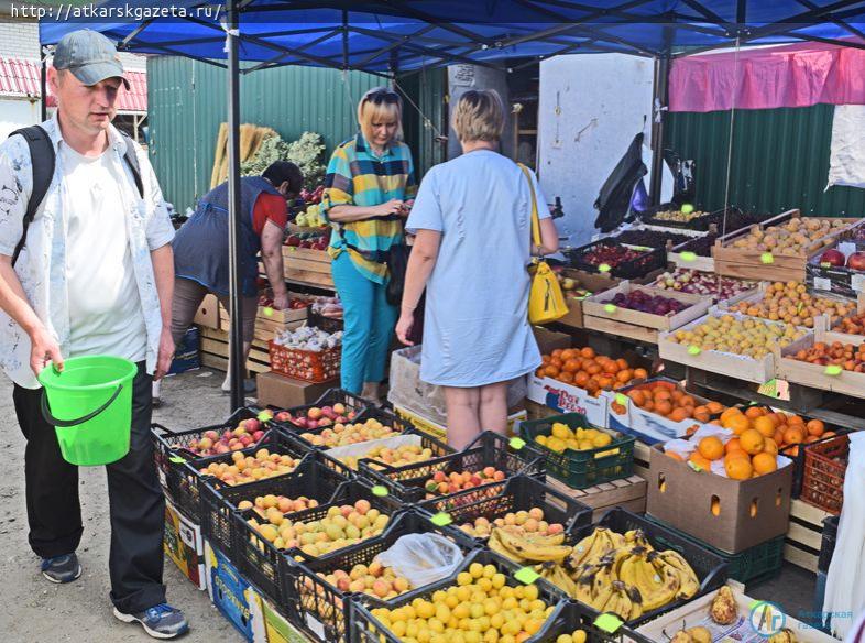 На аткарском рынке местная малина по цене перещеголяла кавказскую черешню (ФОТО)