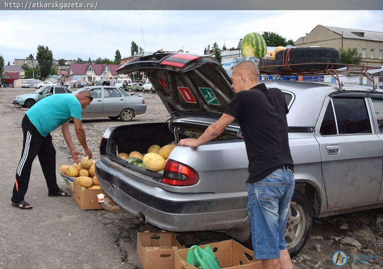 На Аткарском рынке обнаружены опасные помидоры и абрикосы