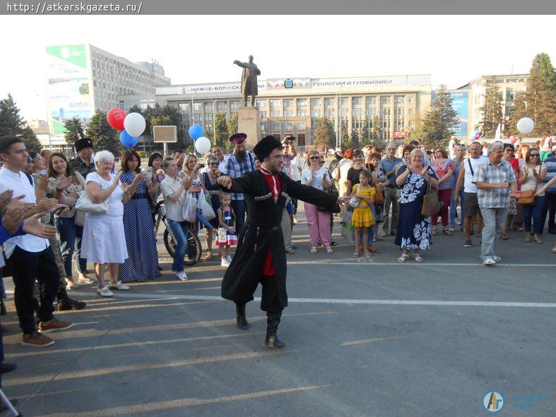 На фестивале «Казачьи кренделя» аткарчане удивили чаем из самовара и песней про Дон (ФОТО)