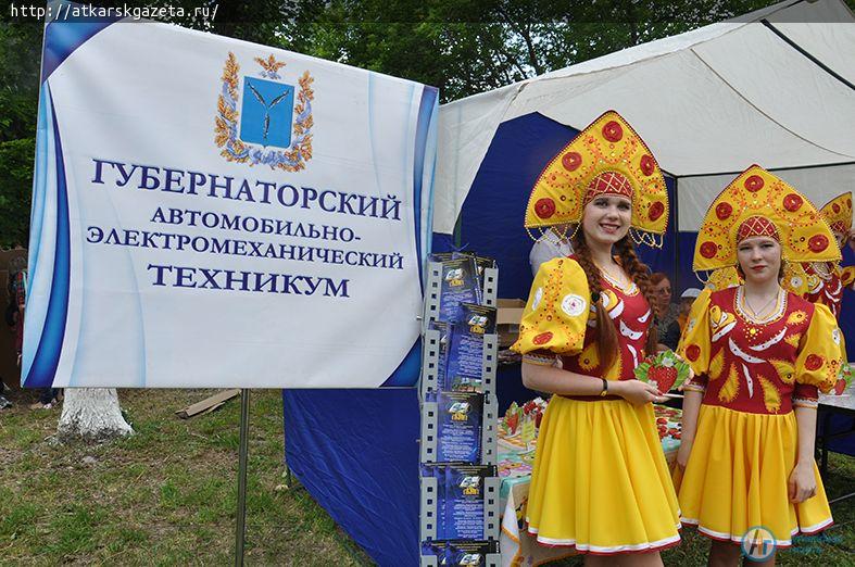 На фестивале клубники в Балаково побывала аткарская делегация (ФОТОРЕПОРТАЖ)