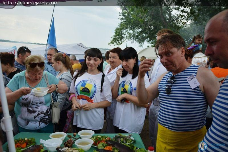 На фестивале ухи в Вольске успешно выступила команда аткарских «Щукарей» (ФОТО)