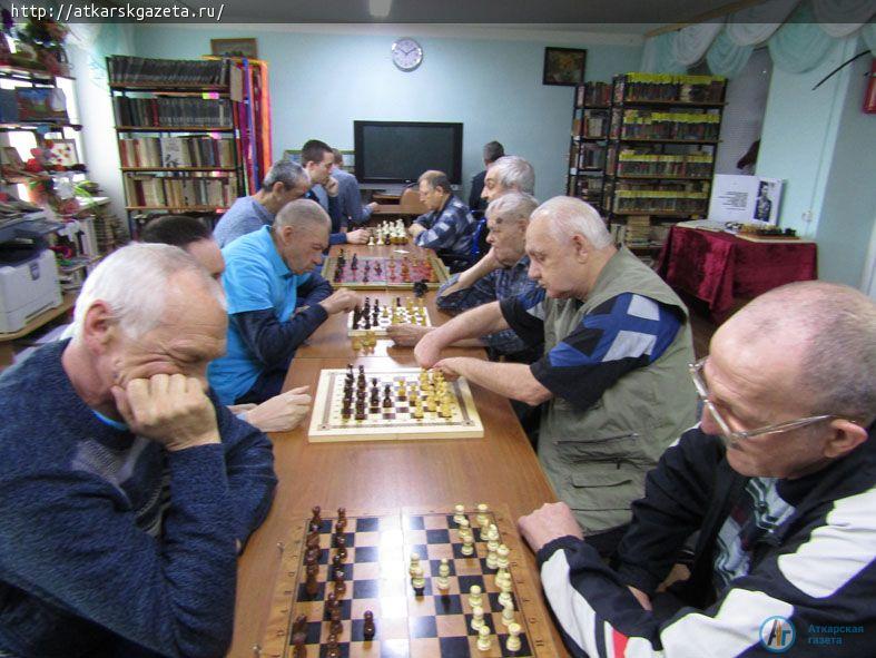 На одной территории встретились шахматисты и шашисты