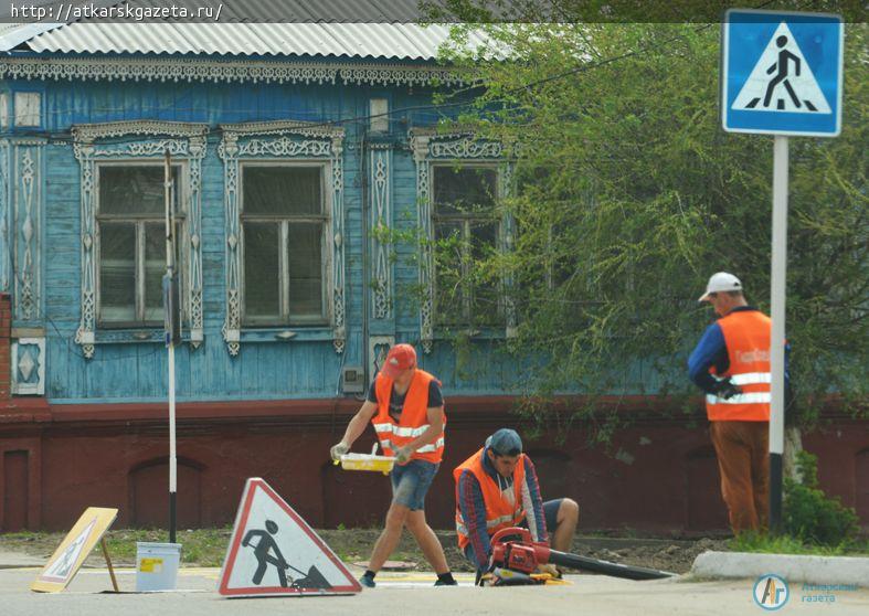 На перекрестке улиц Советской и Гагарина обновили разметку пешеходных переходов (ФОТО)