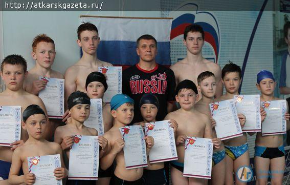 На первых соревнованиях по водному поло младшая группа заняла второе место