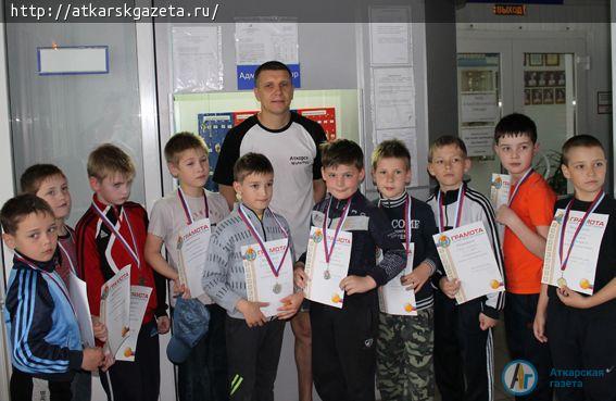 На первых соревнованиях по водному поло младшая группа заняла второе место