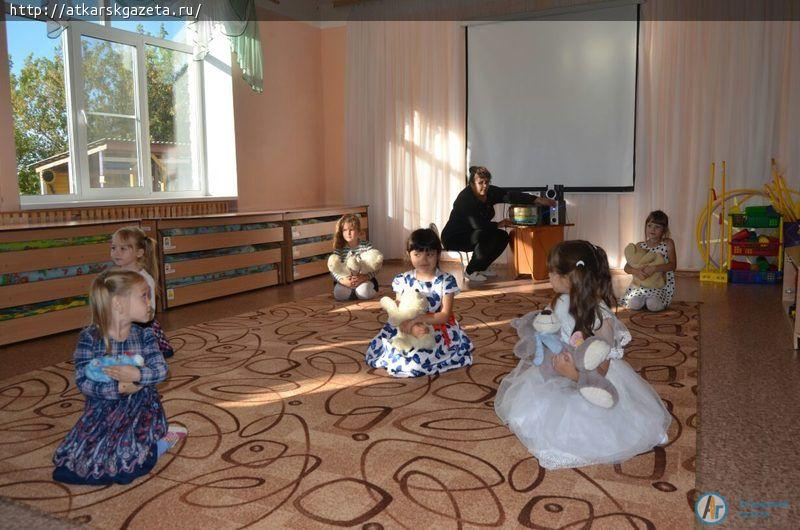 На родительском собрании выступили малыши первого года обучения