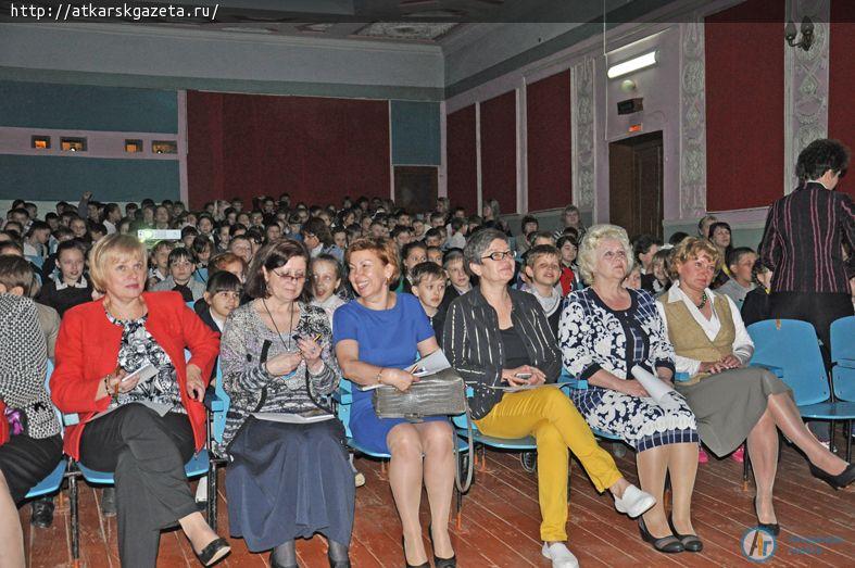 На сцене Центра досуга и кино имени Бориса Андреева зрители увидели братьев ЛЮМЬЕР (ФОТО)