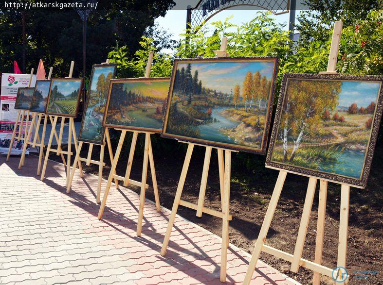 На  «Территории творчества» всех желающих учили писать пейзажи