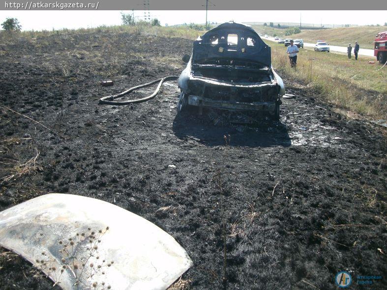На трассе Саратов-Тамбов дотла сгорел внедорожник (ФОТО)