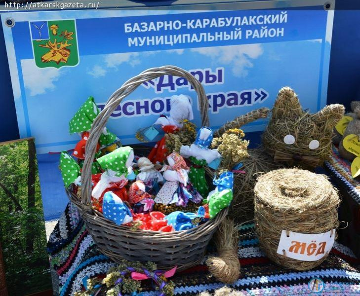 На "Туриаде" Полпреду Президента спели гимн аткарских роз (ФОТО)