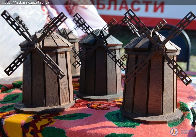 На "Туриаде" Полпреду Президента спели гимн аткарских роз (ФОТО)