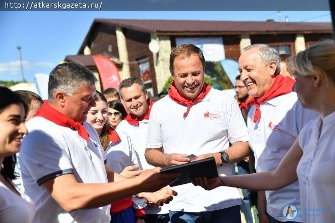 На "Туриаде" Полпреду Президента спели гимн аткарских роз (ФОТО)