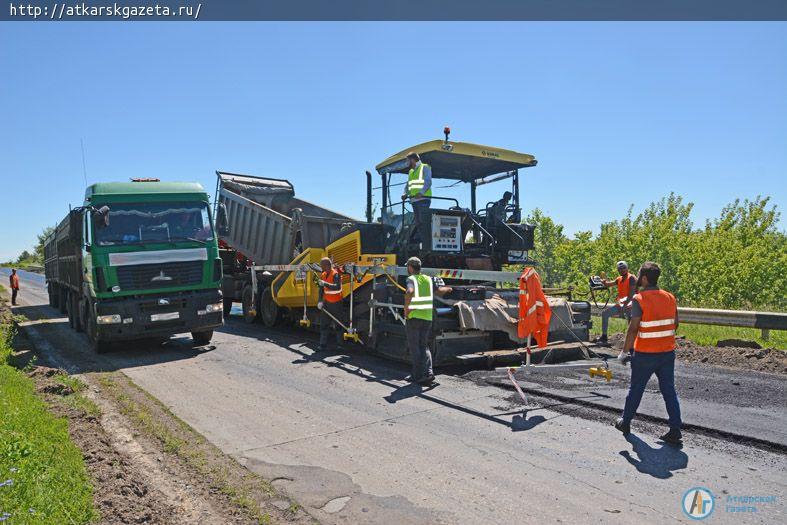 На участке трассы «Аткарск – Саратов» началась укладка асфальта (ФОТО)