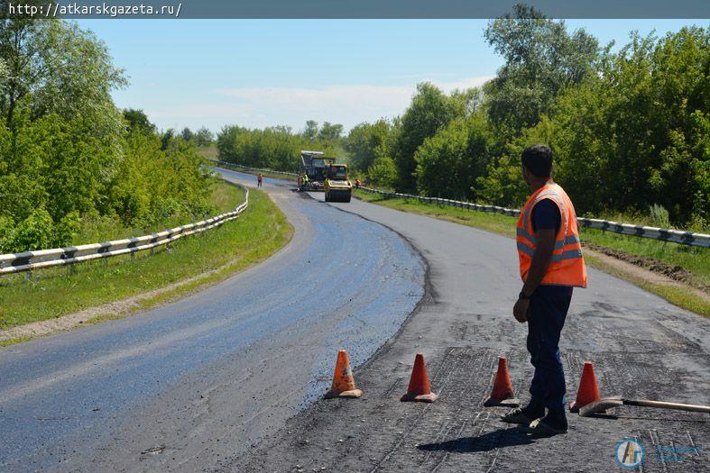 На участке трассы «Аткарск – Саратов» началась укладка асфальта (ФОТО)