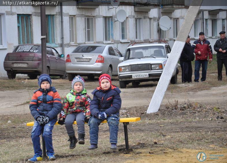 На улице 30 лет Победы сегодня открыли новую детскую площадку