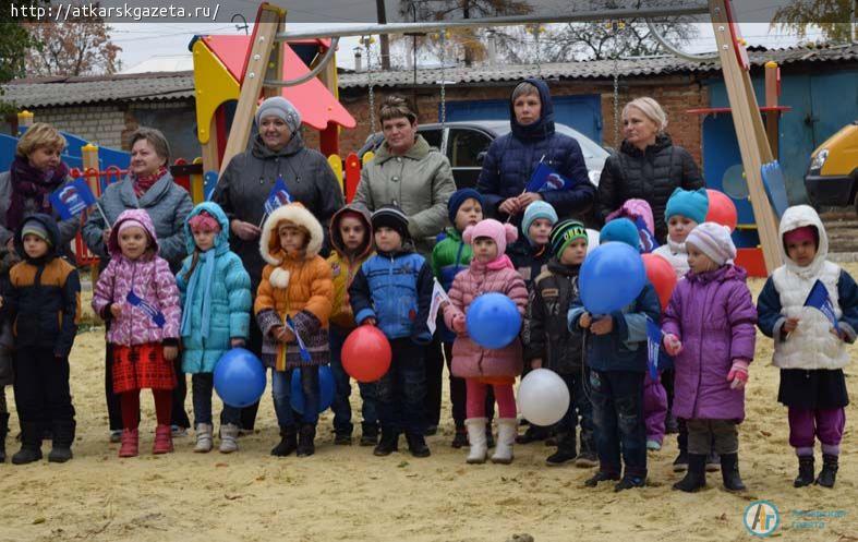 На улице Бубнова сегодня открыли новую детскую площадку