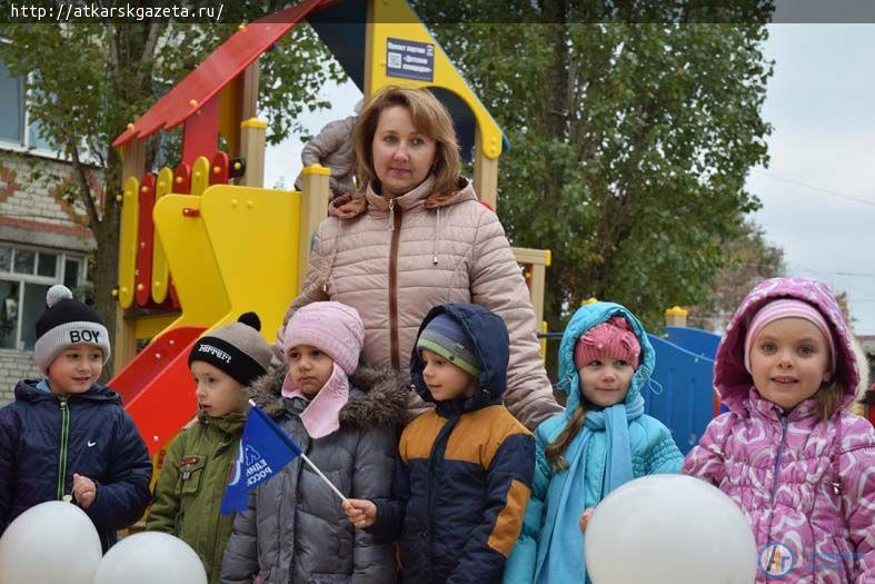 На улице Бубнова сегодня открыли новую детскую площадку