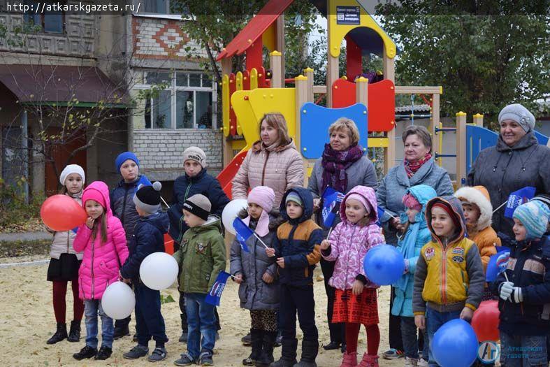 На улице Бубнова сегодня открыли новую детскую площадку