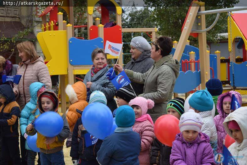 На улице Бубнова сегодня открыли новую детскую площадку