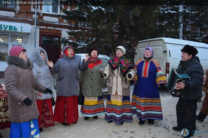 На улице Гагарина развернулась широкая предновогодняя ярмарка (ФОТО)