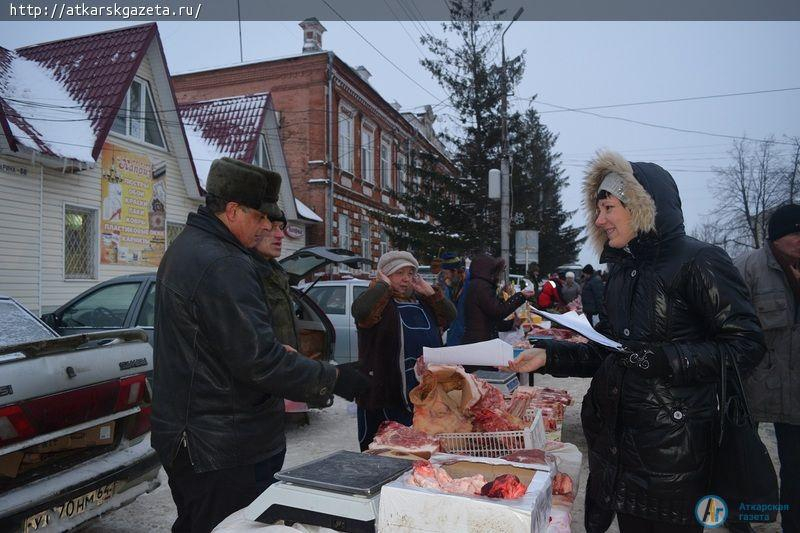 На улице Гагарина развернулась широкая предновогодняя ярмарка (ФОТО)